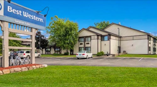 Best Western Saranac Lake - Hotelgebäude – © 2002–2025 Best Western International, Inc