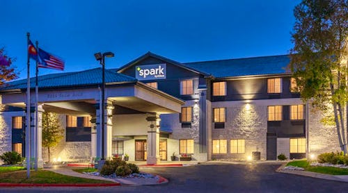 Spark by Hilton Denver International Airport - Hotelgebäude – © JOHN BELLENIS PHOTOGRAPHY