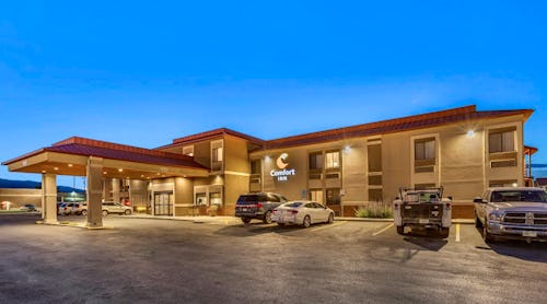 Comfort Inn at Buffalo Bill Village Resort - Hotelgebäude – © 2025 Choice Hotels International, Inc