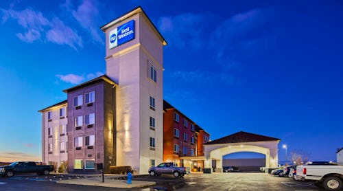 Best Western Crater Lake Highway White City - Hotelgebäude – © 2002–2025 Best Western International, Inc