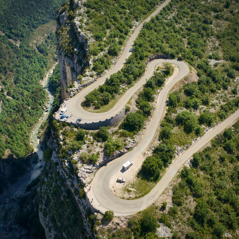 Serpentinen-Straße an der Verdon-Schlucht in der Provence - ©syldestfranc - stock.adobe.com