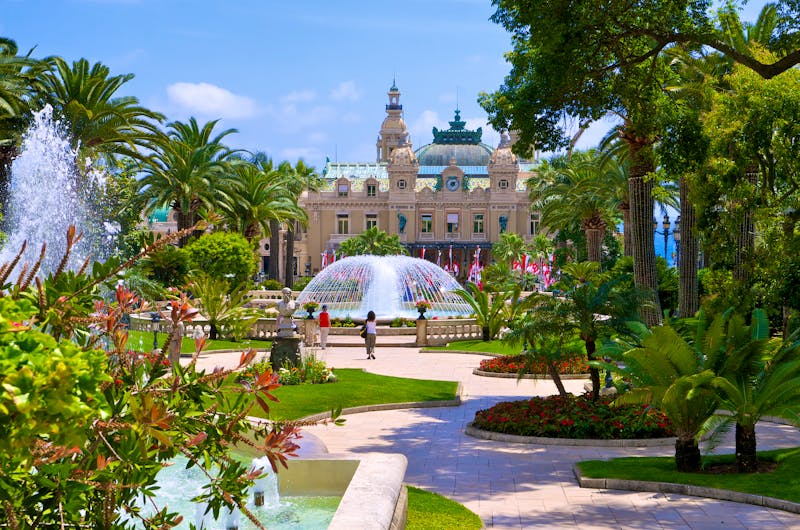 Park vorm Casino in Monaco - ©Andrei Nekrassov - stock.adobe.com