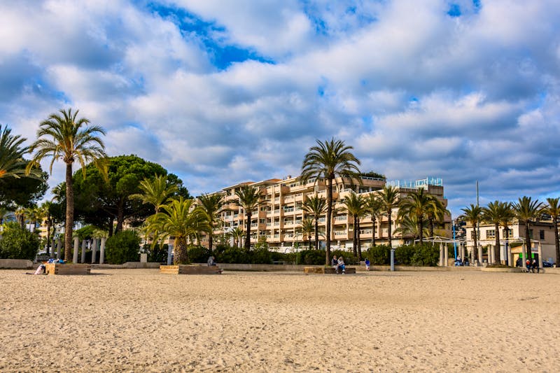 Strand an der Bucht Golfe-Juan in der Gemeinde Vallauris - ©Gerald Villena - stock.adobe.com