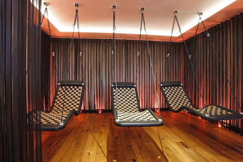 Parkhotel CUP VITALIS - Spa Ruheraum mit Wellnessschaukeln – ©Parkhotel CUP VITALIS, Foto: Jean Molitor