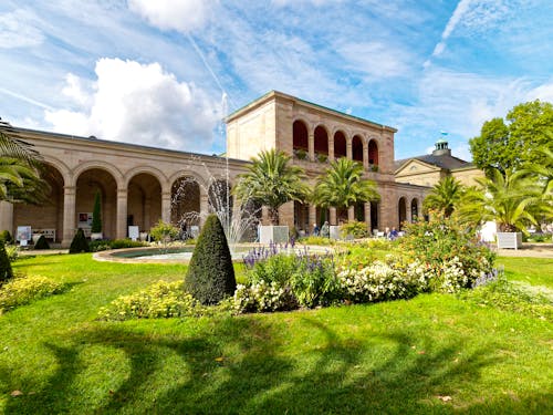 Kurpark und Regentenbau im Staatsbad Bad Kissingen  Unterfranken  Franken  Bayern  Deutschland &ndash; &copy; dina - stock.adobe.com
