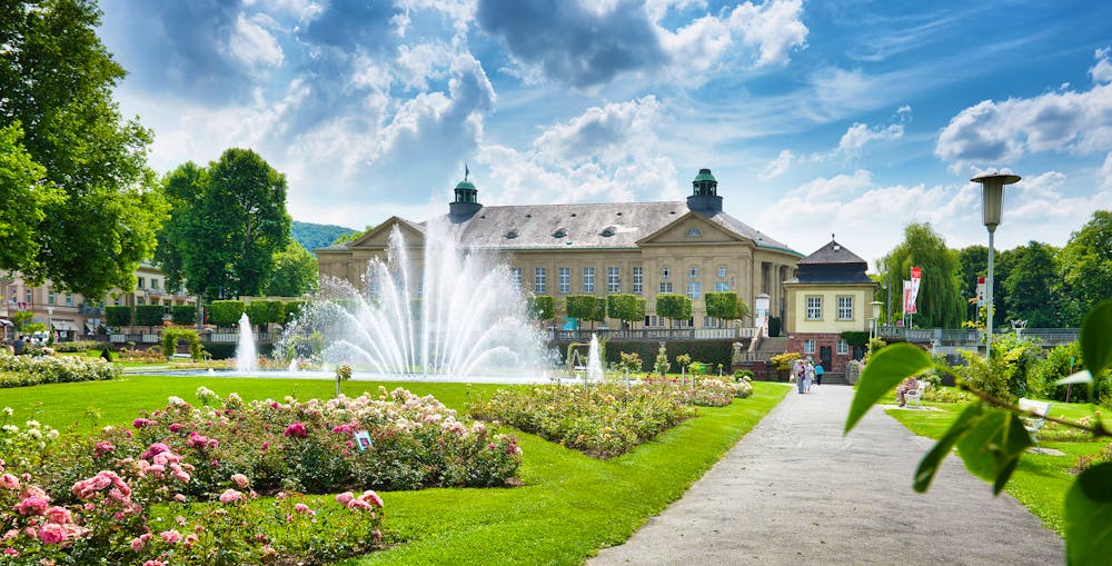 Rosengarten mit Regentenbau - Bayer  Staatsbad Bad Kissingen GmbH &ndash; &copy; PRO/STYLE Bad Kissingen