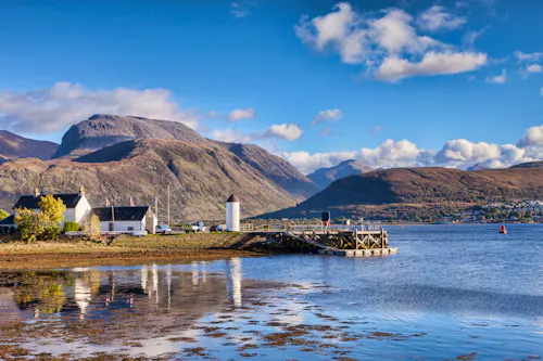 Fort William mit Ben Nevis im Hintergrund &ndash; &copy; Colin & Linda McKie - stock.adobe.com