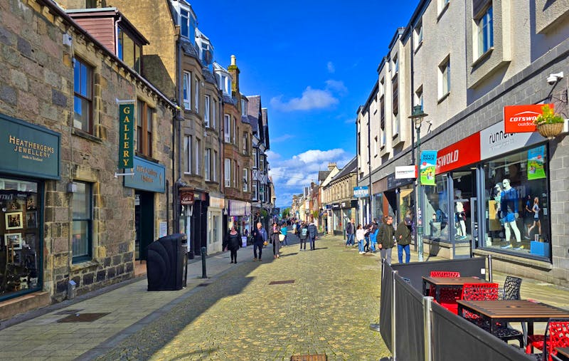 Einkaufsstraße in Fort William in Schottland - ©Marlies Thrum - Eberhardt TRAVEL