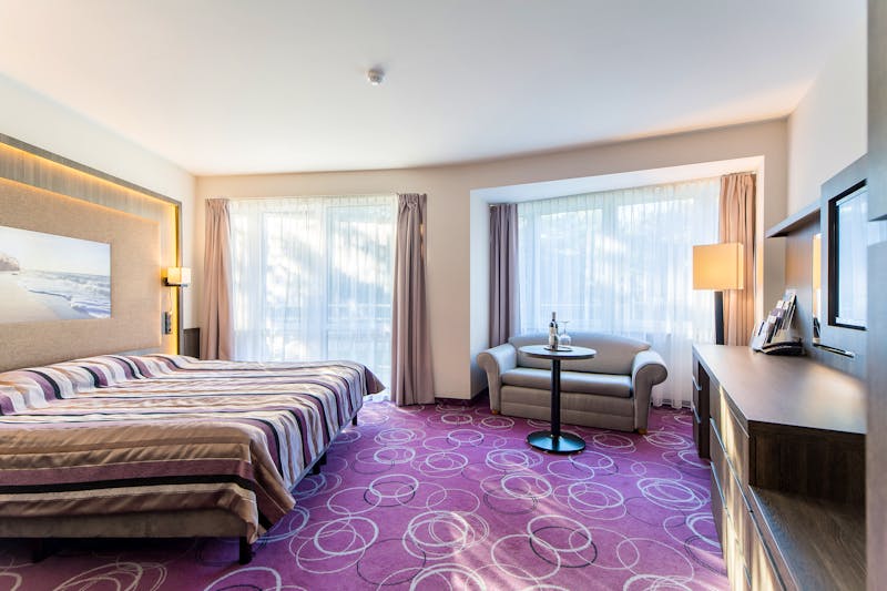 Zimmerbeispiel Standard mit Balkon Hotel Senator – ©Hotel Senator