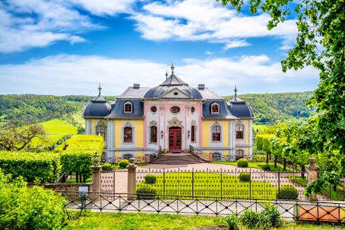 Dornburger Schlösser an der Saale in Thüringen - Rokoko-Schloss &ndash; &copy; Sina Ettmer - stock.adobe.com