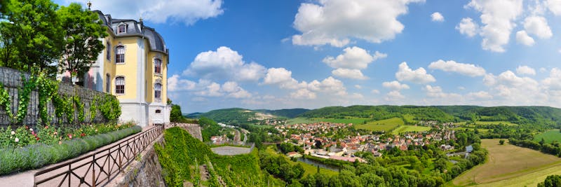 Dornburger Schlösser - Rokoko-Schloss und Aussicht ins Saaletal - ©Henry Czauderna - stock.adobe.com