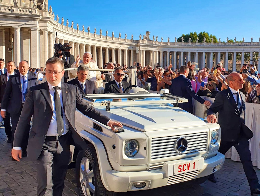 Papst Franziskus bei der Papstaudienz auf dem Petersplatz in Rom – © David Faatz - Eberhardt TRAVEL