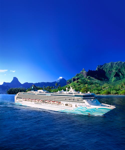 Norwegian Spirit vor Moorea - Französisch Polynesien &ndash; &copy; Manfred Gottschalk - Norwegian Cruise Line