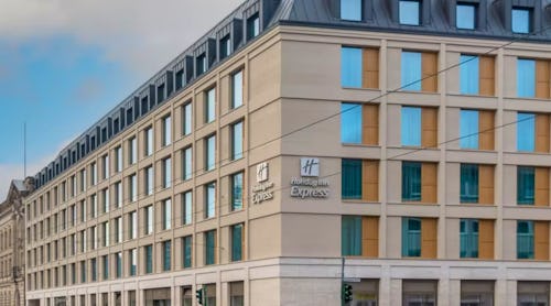 Holiday-Inn-Express- -Suites-Potsdam-Außenansicht – © Holiday Inn Express & Suites Potsdam