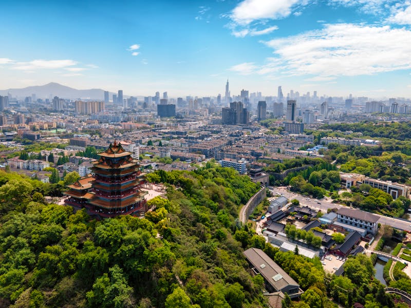 Nanjing - Blick auf die Großstadt und die Yuejiang-Pagode - ©zhouyilu - stock.adobe.com