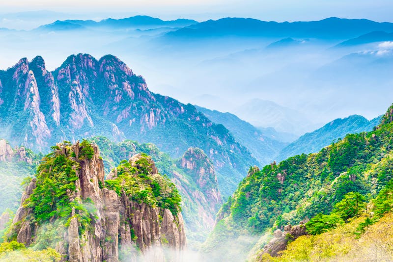 Yellow Mountains bei Huangshan in Anhui - ©aphotostory - stock.adobe.com