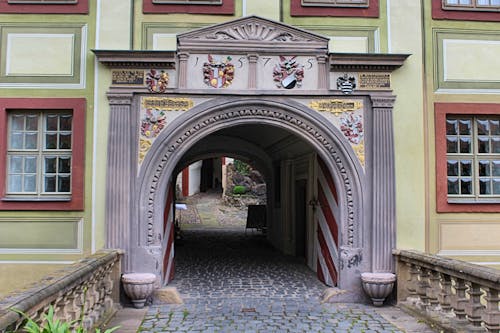 Schlossportal Weesenstein &ndash; &copy; Klaus - stock.adobe.com