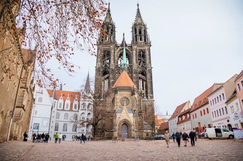 Meissen mit Marktplatz, Dom und Albrechtsburg &ndash; &copy; AnnaRudnitskaya - stock.adobe.com