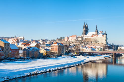 Meißen im Winter mit Elbe und Burg, Dom und Albrechtsburg &ndash; &copy; Daniel Bahrmann - stock.adobe.com