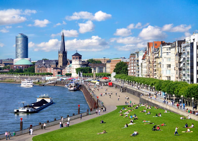 Rheinufer in Düsseldorf - ©janvier - stock.adobe.com