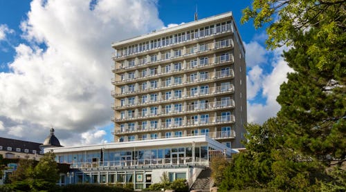 Rügen-Hotel-Aussenansicht-Garten – © Konrad Nickel