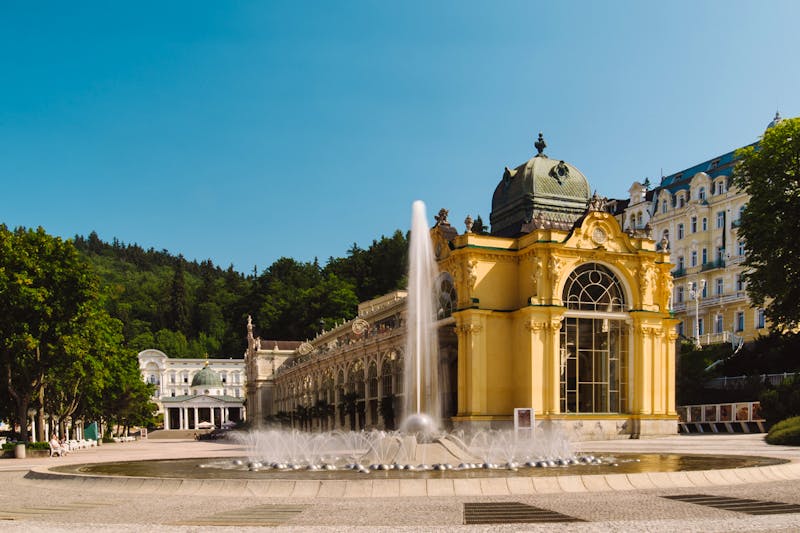 Marienbad im Böhmischen Bäderdreieck - Fontäne an den Kolonnaden - &copy;Database KIMSL - Tourismus Marienbad