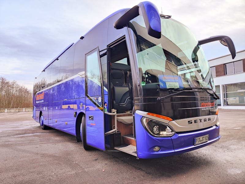 Reisebus von Eberhardt TRAVELauf dem Betriebshof in Kesselsdorf - ©Jan Tuzar - SATRA Eberhardt TRAVEL
