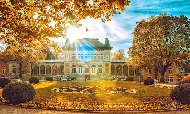 Bad Elster - Königliches Kurhaus im Herbst - &copy;Jan Bräuer - Tourismus Bad Elster 