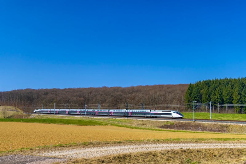 Zugfahrt mit dem TGV in Frankreich - ©Richard Semik - stock.adobe.com