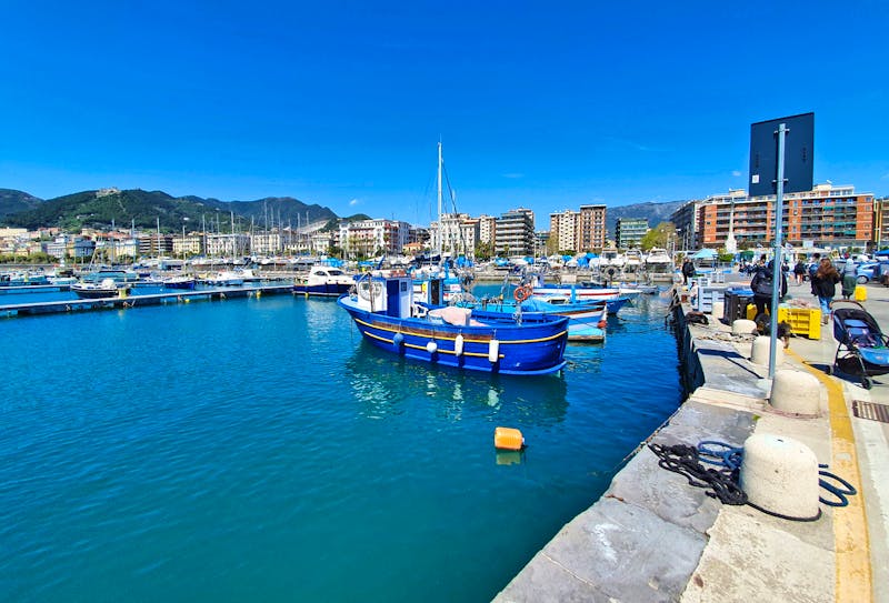 Salerno - Hafen an der Piazza delle Concordia - ©Ria Heilmann - Eberhardt TRAVEL