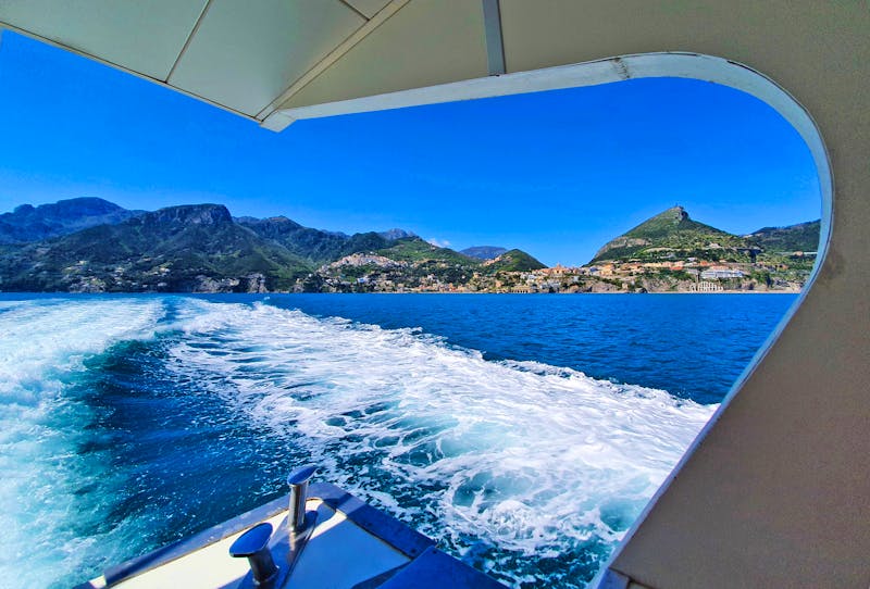 Bootsfahrt an der Amalfiküste zwischen Amalfi und Salerno - ©Ria Heilmann - Eberhardt TRAVEL