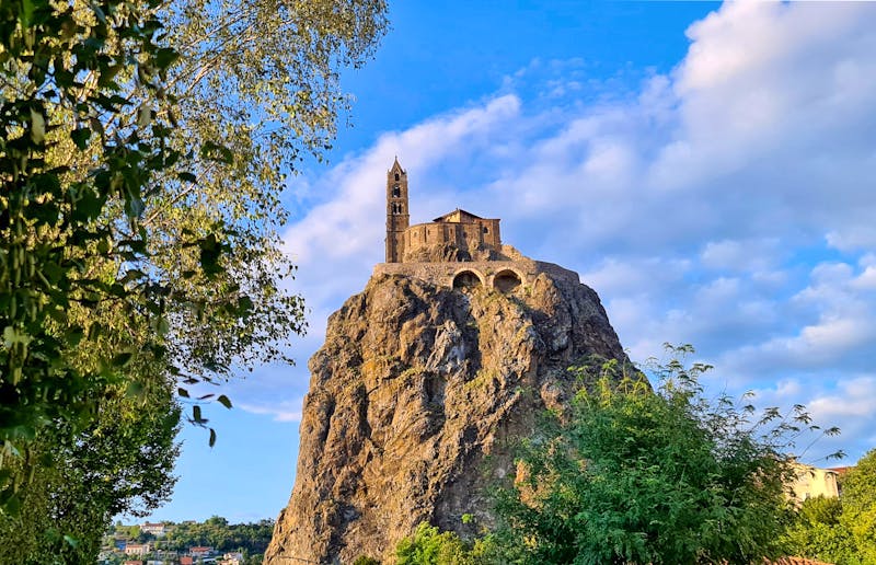 Kirche des „Heiligen Michael auf der Nadel“ in Le Puy en Velay - ©Maria - stock.adobe.com