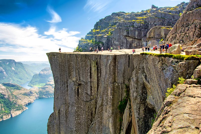 Felsplateau Preikestolen über dem Lysefjord  - ©Tania Zbrodko - stock.adobe.com