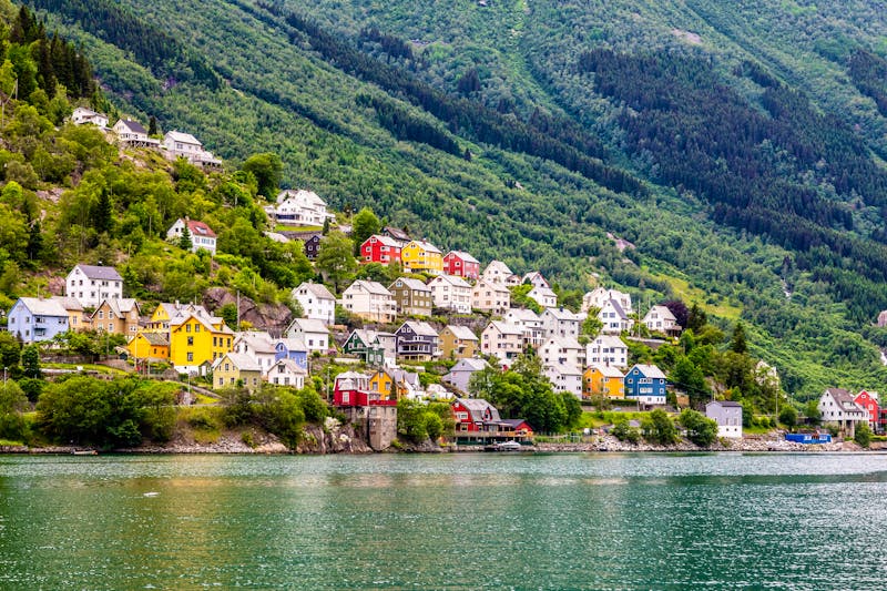 Bunte Häuser am Sorfjord  - ©vadim.nefedov - stock.adobe.com