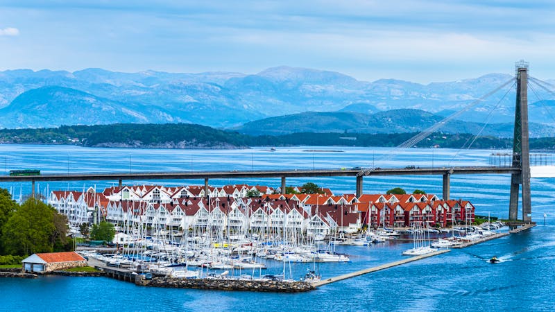 Stavanger Stadtbrücke und Marina - &copy;Maciej Olszewski - stock.adobe.com