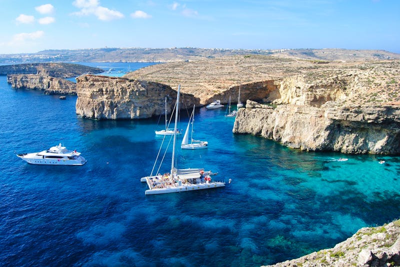 Blick auf eine schöne Bucht an der Insel Comino - ©Alizada Studios - stock.adobe.com
