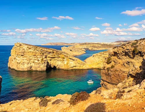 Blaue Lagune vor der Insel Comino – © Blogtrip - stock.adobe.com