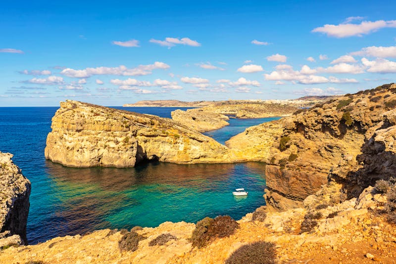 Blaue Lagune vor der Insel Comino - ©Blogtrip - stock.adobe.com