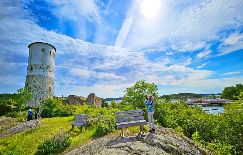 Spaziergang an der Schlossruine Stegeborg - ©Franziska Bergmann - Eberhardt TRAVEL