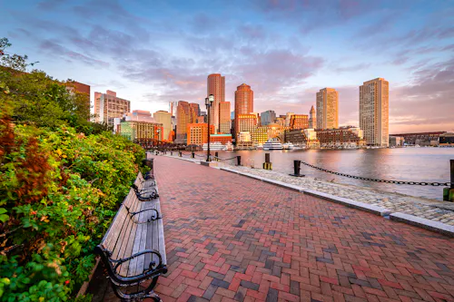 Bummel an der Uferpromenade in Boston &ndash; &copy; Chris - stock.adobe.com