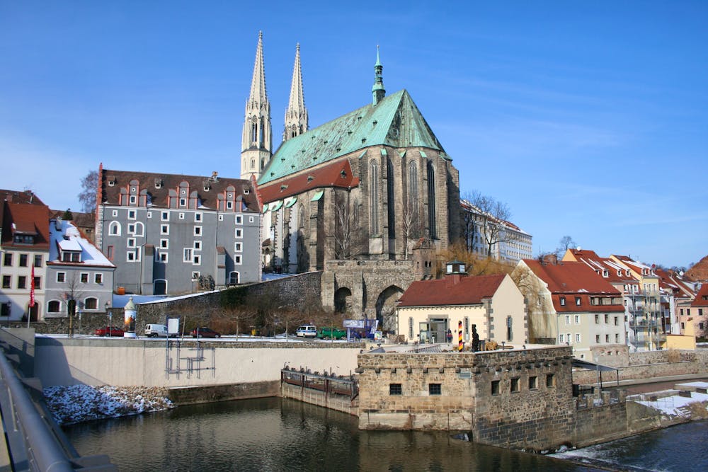 Görlitz im Winter - Vierradenmühle an der Neiße und die Peterskirche in der Altstadt &ndash; &copy; Eyesart - stock.adobe.com