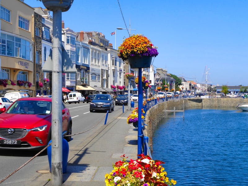Guernsey - Hafenpromenade von St. Peter Port - ©Martina Häselbarth - Eberhardt TRAVEL