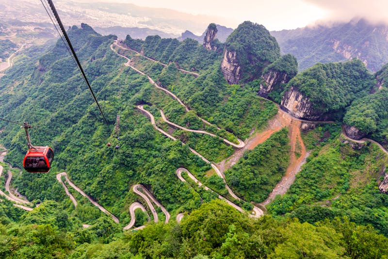 Tianmenshan-Nationalpark - Seilbahn auf den Tianmen-Berg - ©CasanoWa Stutio - stock.adobe.com
