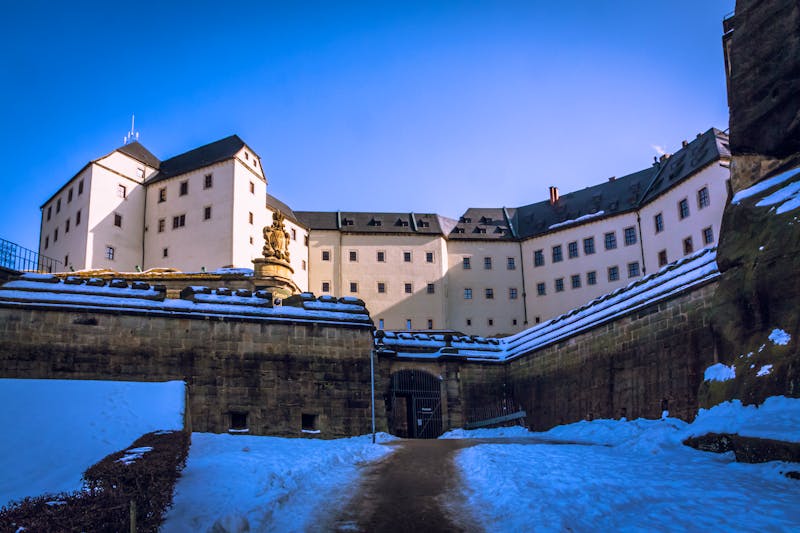 Festung Königstein im Winter - ©pureshot - stock.adobe.com