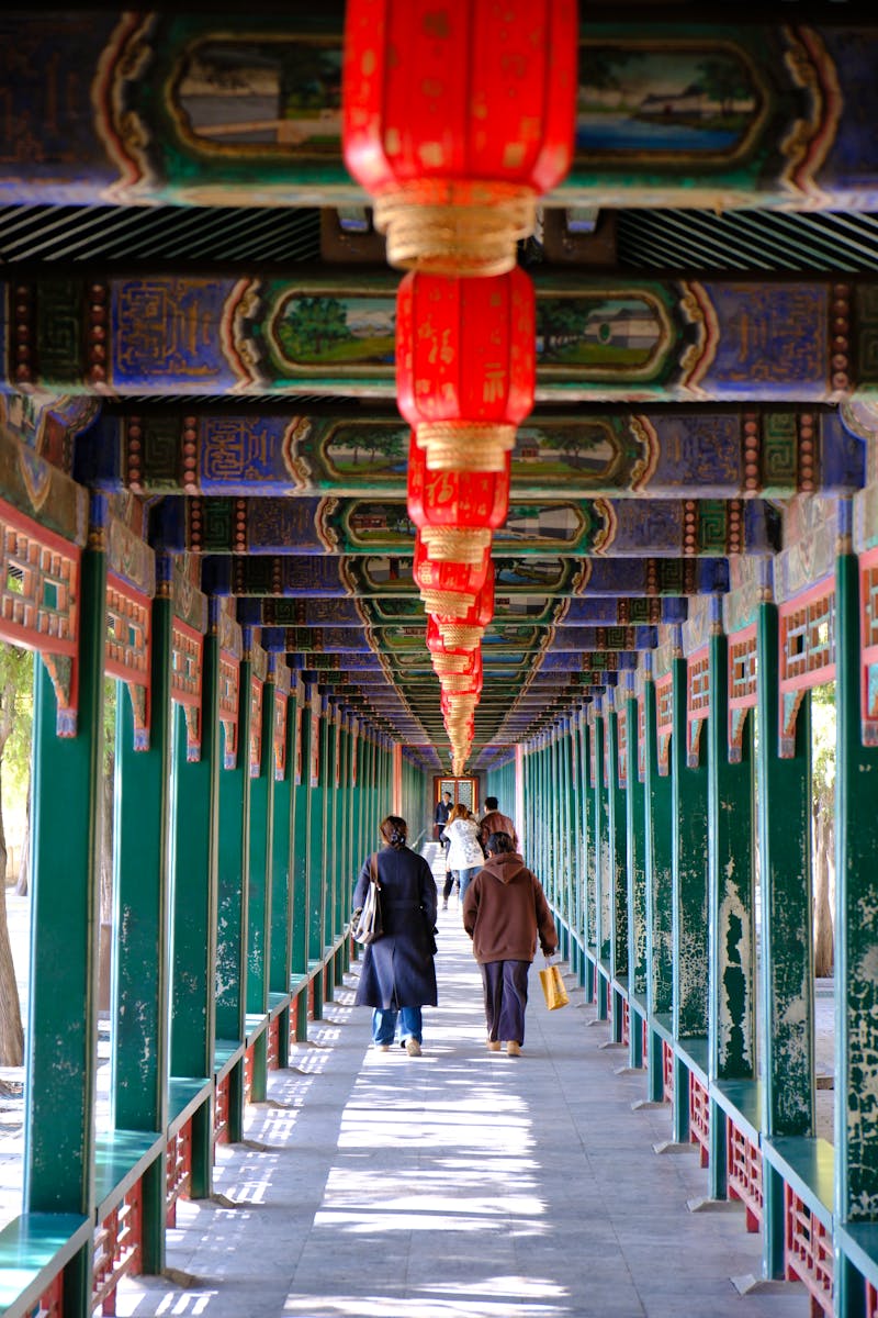 langer Korridor im Sommerpalast in Peking, China - &copy;Sten Bernhardt - Eberhardt TRAVEL
