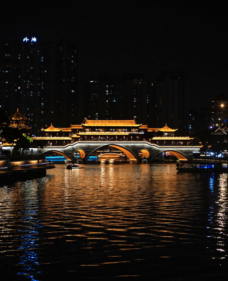 Anshun Bridge in Chengdu, China - ©Sten Bernhardt - Eberhardt TRAVEL
