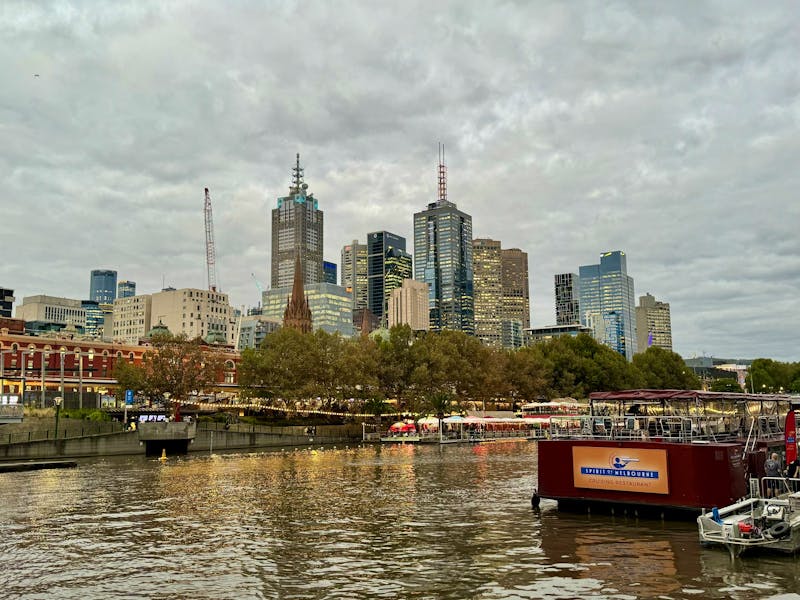 Abendspaziergang in Melbourne – Blick über den Yarra River auf den CBD - ©Andreas Wolfsteller - Eberhardt TRAVEL