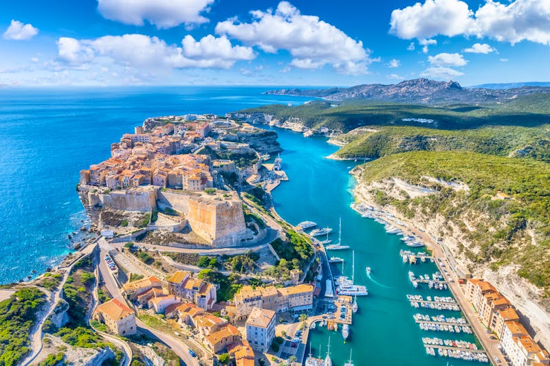 Luftaufnahme der Stadt Bonifacio auf der Insel Korsika Frankreich - ©Balate Dorin - stock.adobe.com