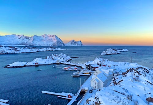 Hamn on Senja im Winter &ndash; &copy; Lunghammer - stock.adobe.com