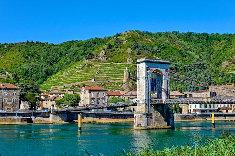 Hängebrücke über die Rhône in Tournon-sur-Rhône - ©Bernard 63 - stock.adobe.com